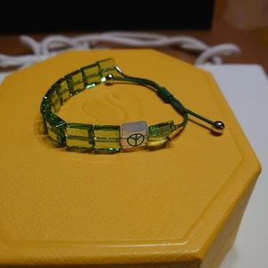 SWAROVSKI Pulsera Letra Pulsera Paz Verde 5615003 con Caja - Imagen 1 de 2