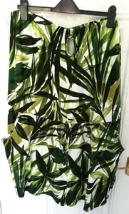 JD Williams 26 Green Leaf Playsuit Bandeau Pockets Soft Stretchy Beach Cover Up - Picture 1 of 12