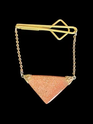 ¿Latón vintage? MCM Retro SWANK Tie Bar Triángulo Piedra Arenisca Colgante Foto 1 de 4