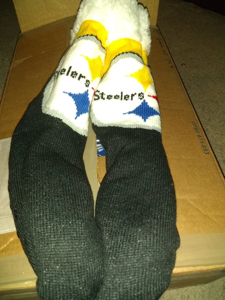 FOCO NFL Pittsburgh Steelers Color Block Footy Slippers Non-Skid Bottoms