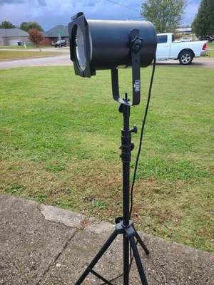 Chauvet Stage PAR Light with Adjustable Tripod Stand – Works Perfectly - Image 1 of 4