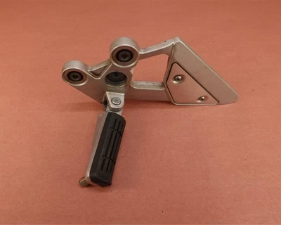 Clavija reposapiés delantero izquierdo Yamaha FZ6-S FZ6S FZ6 FZ600 2004-2009 Foto 1 de 4