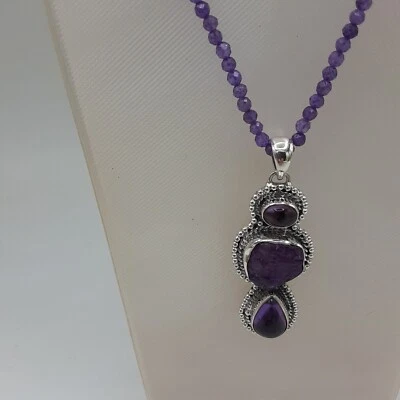 Collar de cuentas con colgante de 3 piedras de amatista africana artesanal artesanal de plata de ley Foto 1 de 4