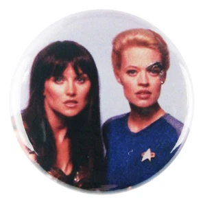 1 Zoll (25 mm) Xena and Seven of Nine TV Show Knopf Abzeichen Pin - maßgeschneidertes Abzeichen - Bild 1 von 3