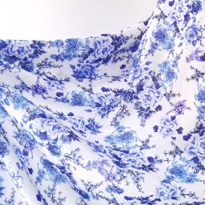 1 yard X 1.4meter China Blue White Flower Material Viscose Rayon Fabric For Robe - Image 1 of 4