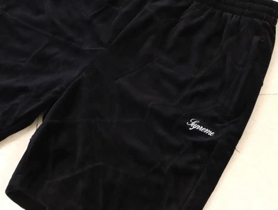 Pantalón Corto Supreme SS25 Patchwork Terciopelo Negro Talla Mediana Foto 1 de 4