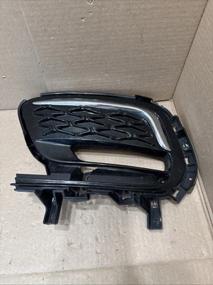 Chrysler Pacifica Voyager 2021-2026 OEM bisel de luz antiniebla izquierda con moldura  Foto 1 de 4