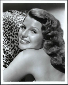 RITA HAYWORTH VINTAGE ORIGINAL PHOTO HOLLYWOOD ACTRESS SMILING STUNNING PORTRAIT - Picture 1 of 2