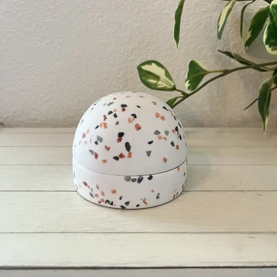 Capra Designs Terrazzo Domo Caja de Recuerdo Baratija Confeti Blanco Foto 1 de 4