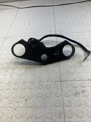 2007-2008 SUZUKI GSXR 1000 OEM USADO ÁRVORE TRIPLA SUPERIOR COM IGNIÇÃO SEM CHAVE - Imagem 1 de 4