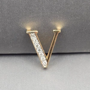 14K Plumb Yellow Gold “V” Initial Pendant Prong-Set Diamonds .625"x.5" 1.03g - Picture 1 of 9