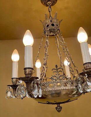 Vintage Lighting 1950s Hollywood Regency brass LARGE crystal chandelier. 24 wide - Image 1 of 4