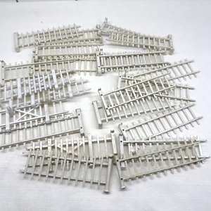 Bachmann Plasticville 1-C O Christmas Fence & Gate 1940's , 22 pieces - Picture 1 of 7