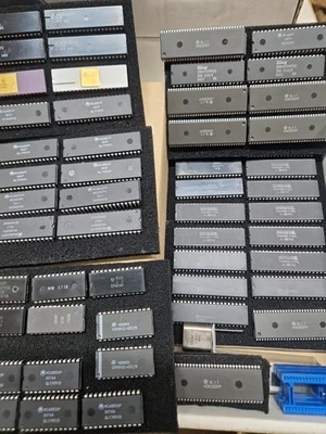 100 × JOBLOT Vintage I.C. MISCELLANEOUS MP PERIPHERALS - Image 1 of 4