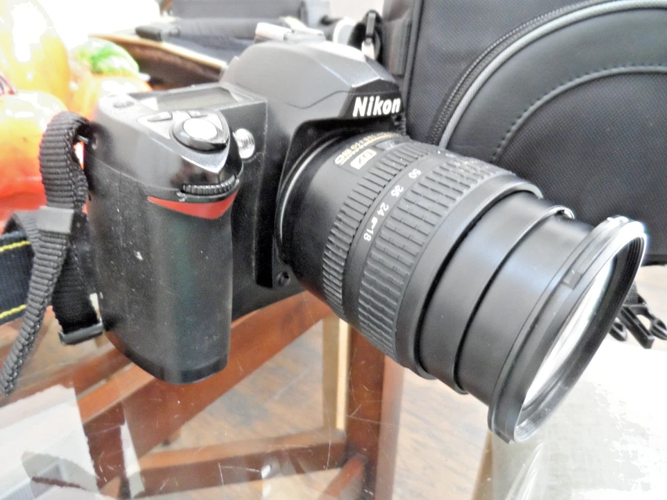 PAQUETE DE CÁMARA DIGITAL DE TRABAJO NIKON D70 SLR LENTE DE 6,3 MEGAPÍXELES DORADA DX 18-70 Foto 1 de 4