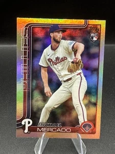 2025 Topps Serie 2 Michael Mercado Rainbow Foil RC Phillies - Foto 1 di 2