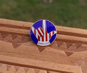 UNIMA USA Puppenspiel Marionnette Puppenspieler 1" Metall & Emaille Anstecknadel Pinback - Bild 1 von 4