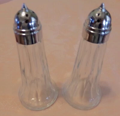 Elegante juego de coctelera de sal y pimienta Libbey Glass Canada vintage con tapas plateadas ¡En muy buena condición! Foto 1 de 4