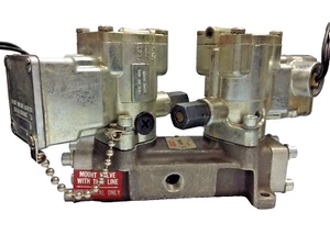 PARKER Solenoid Valve  SK-200  L4652610461 4-way 4 port 120 V DC 1/4 in - Picture 1 of 3