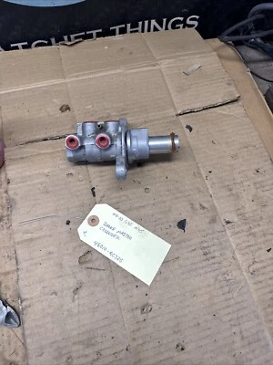 04-10 Conjunto de cilindro maestro de freno Infiniti G35 M35 46010-AC725 Foto 1 de 4