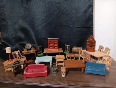 Lote de 26 piezas, mesas, sillas, gabinetes, etc. muebles de madera vintage para muñecas Foto 1 de 4