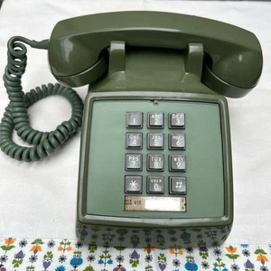 Vintage Avocado Green Pushbutton Desk Top Telephone 2500D 12-73 Very Brady Bunch - Picture 1 of 7