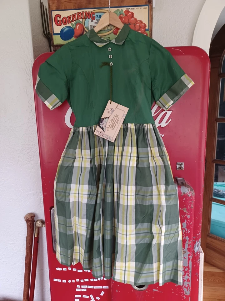 Vestido Completo Vintage Niña Hecho a Mano Estampado a Cuadros Verde con Corbata Vacaciones  Foto 1 de 4