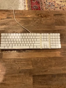 Clear Apple Keyboard From Early To Mid 2000 - Picture 1 of 2