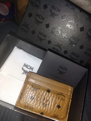 Cartera Tarjeta Mcm TOPACIO CUERO DE VACA CUERO SUAVE (USADA) Foto 1 de 4