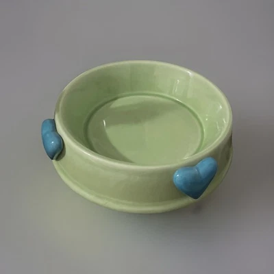 Cuenco de diseñador para perros Italia corazones grandes verde como nuevo Foto 1 de 3