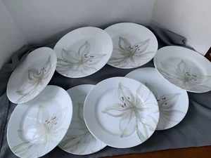 Corelle 8er Set Salatteller weiße Blume 8,5" Durchmesser - Bild 1 von 4