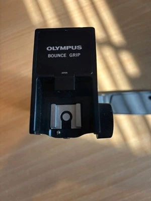 Olympus OM System Bounce Grip - Image 1 of 4