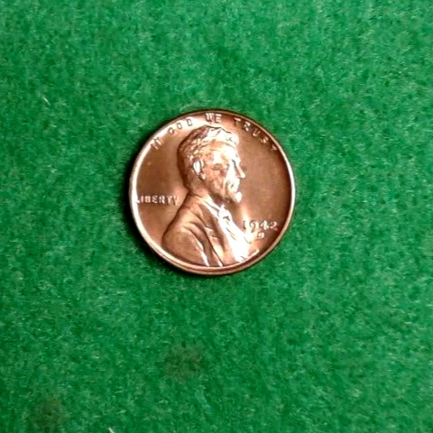 1942- D   Lincoln  Wheat Cent BU Red Not Gem But A Nice  US  Coin Free  Shipping Cover