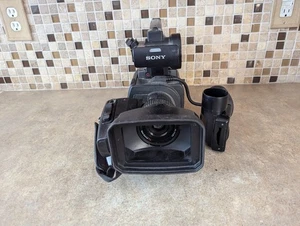 SONY HVR-HD1000U HIGH DEFINITION DV CAMCORDER - Picture 1 of 8