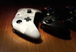 ๐๐๐ต๐๐พREAD: Xbox One, 360 Controllers W/ Issues ๐ PARTS โ
FREE SHIP โ๏ธ๐บ๐ธ - Picture 1 of 11