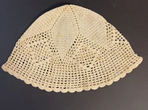 Antigua gorra de bebé marfil ganchillo a mano - Imagen 1 de 6