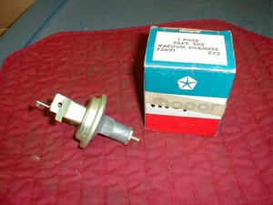 NOS MOPAR 1966 B BODY 361 2 BARREL VACUUM ADVANCE UNIT - Picture 1 of 1