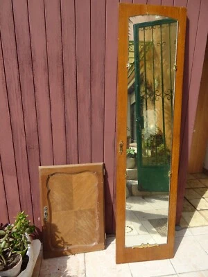 glace =porte d une ancienne armoire et panneau beau bois ancien ,étagére etc.... - Photo 1/4