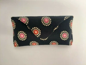 Vera Bradley Parisian Eyeglass Sunglasses Cases Pom Pom Sleek Magnetic Closure - Picture 1 of 3