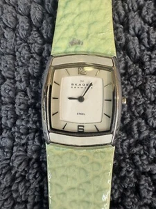 Skagen 855SRLW1 Wrist Watch for Women Light Green Leather Band New Battery - Picture 1 of 4