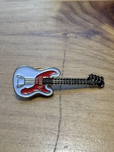 Hutnadel Revers rot weiß schwarz E-Gitarre - Bild 1 von 3
