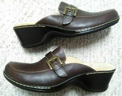 Gorgeous Comfort SOFTSPOTS R Brown LEATHER Women Size 8.5 M Buckle Slides Mules  - Image 1 of 4
