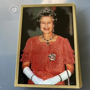 QUEEN ELIZABETH RARE Panini Sticker Type 7 - Picture 1 of 2