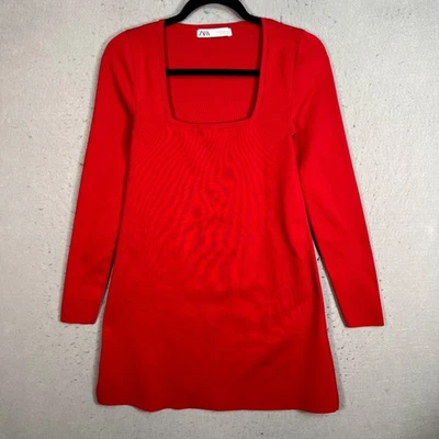 Vestido Zara para mujer talla mediana rojo manga larga cuello cuadrado Foto 1 de 4