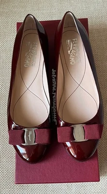 Salvatore Ferragamo Varina Nuevo Borgoña Cereza Patente Arco Zapatos 8.5 C Foto 1 de 4