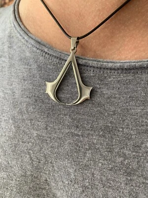 MARKENLOS 🍀 Collana Assassins Creed simbolo cosplay colore argento