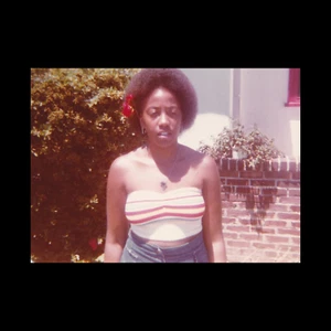 Foto Antigua De Colección ADOLESCENTE AFRICANA AMERICANA NEGRA CON AFRO 1977 - Imagen 1 de 2