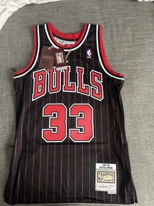 SCOTTIE PIPPEN 1995-96 BULLS MITCHELL NESS SWINGMAN Mens Alternate Jersey Size S - Picture 1 of 5