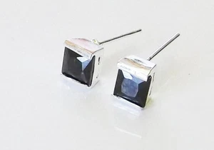 Herren Nieten in schwarz eckig 6mm (Paar) - Bild 1 von 1