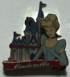Spilla Disney WDW 2002 Serie Castello delle Principesse - Spilla 3D Regno Magico Cenerentola - Foto 1 di 2